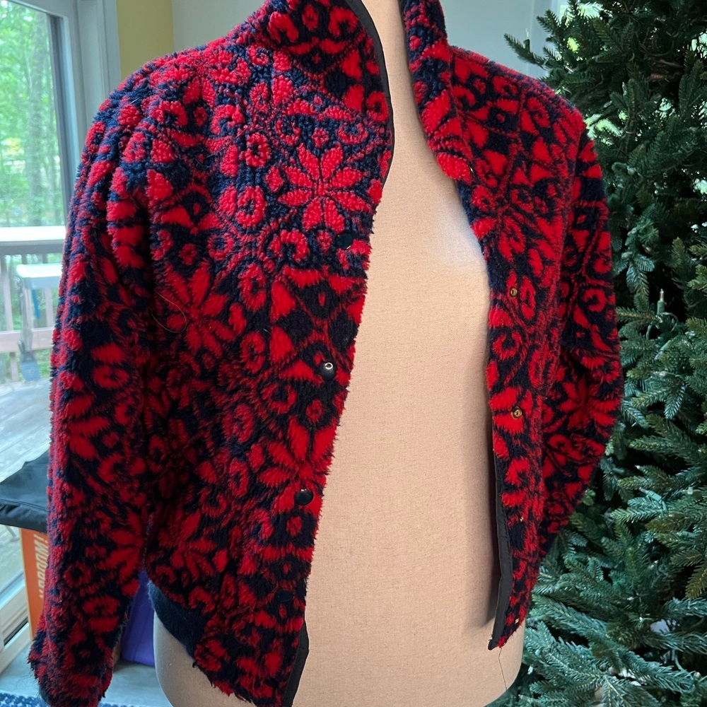 Vintage Woolrich Red and Black Floral Women's bomber Jacket. Size M Snap front